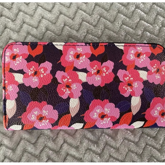 TRINA TURK Large Zip around wallet NWT - Picture 3 of 5